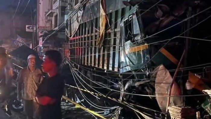 Rem Blong, Truk di Labusel Tabrak Belasan Warga, 2 Tewas 13 Luka-luka