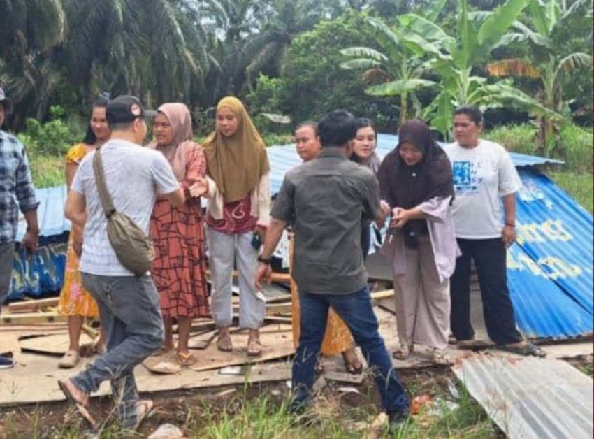 Polsek Bandar Pulau Bongkar Bangunan Diduga Jadi Lokasi Penyalahgunaan Narkotika