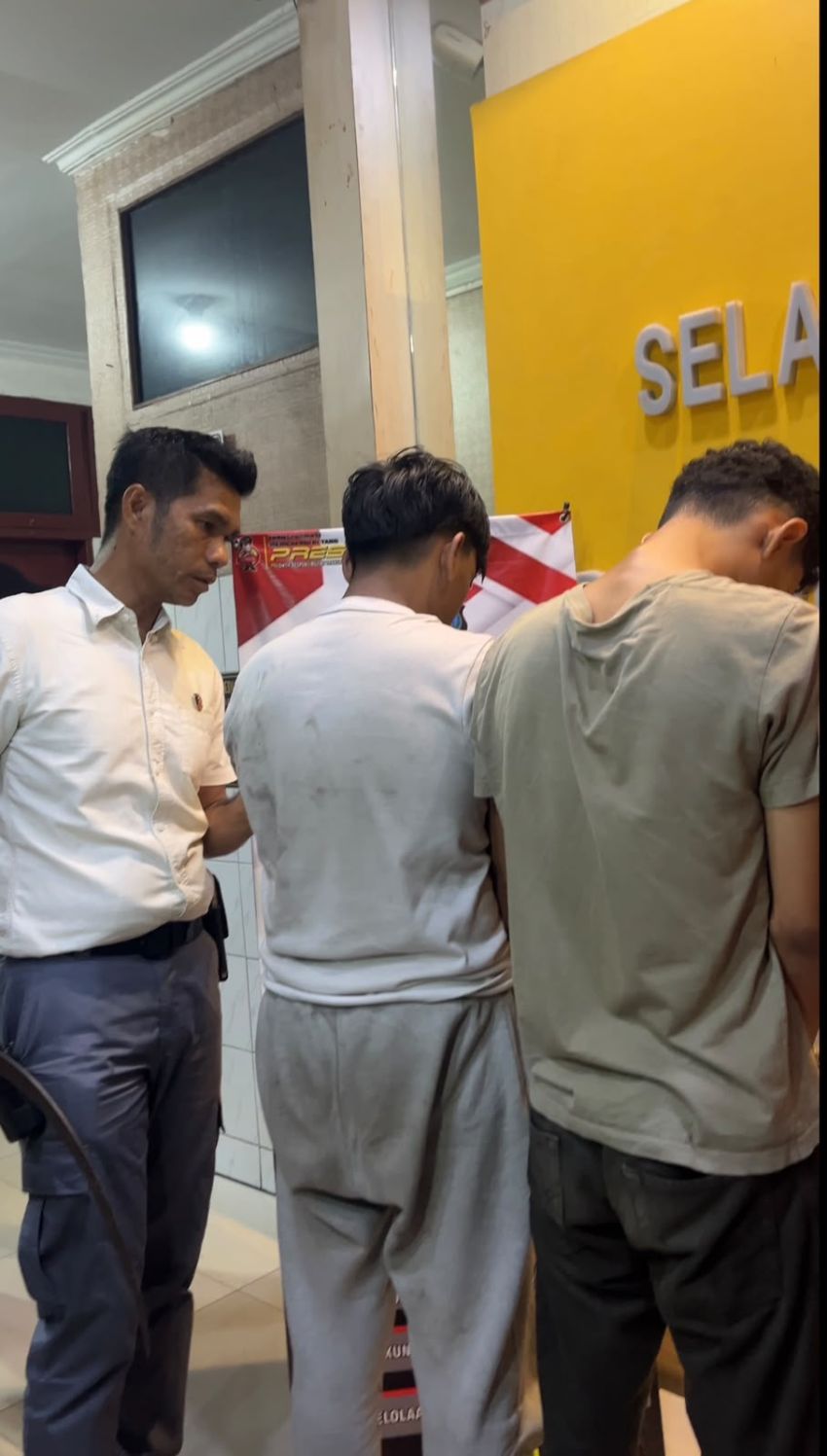 Todongkan Celurit ke Ibu-ibu, Dua Begal Sadis Diringkus Polsek Medan Kota