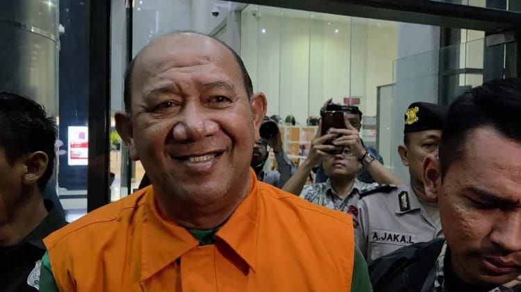 Pakai Rompi Oranye Ditahan di Rutan KPK Bupati Langkat Senyum, Syah Afandin: Terima Kasih..!