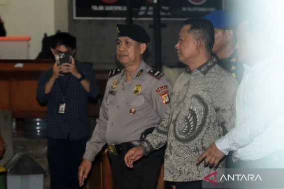 Febrie Adriansyah Ditahan Tapi tak Diborgol dan tidak Pakai Baju Tahanan Karena Terburu-buru...