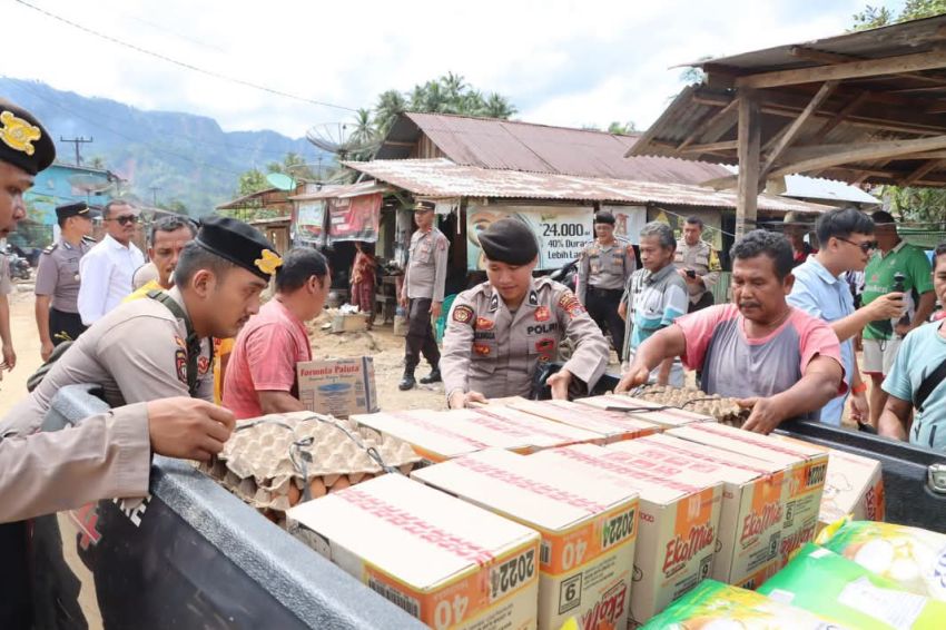 Polres Tapanuli Tengah Salurkan Paket Sembako untuk Warga Hutanabolon