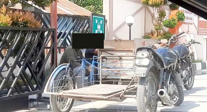 Becak &lsquo;Tangki Siluman&rsquo; Mengular SPBU Bandar Khalifah, Berani Kalian Viralkan Selesikan Kalian kami Buat..!