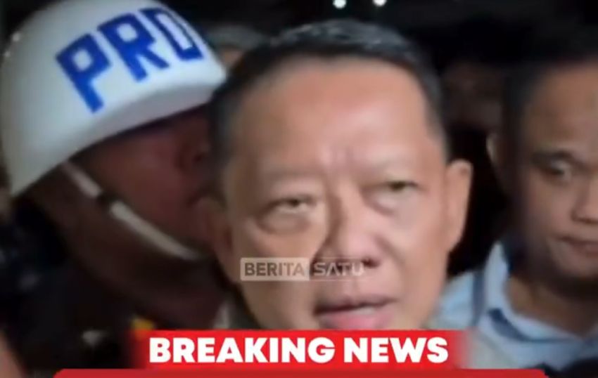 Mantan Jampidsus Febrie Adriansyah Resmi Ditahan Kejagung