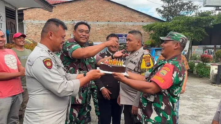 Ada Saja Kejutan Forkopimcam Warnai HUT Bhayangkara ke-80 di Polsek Simpang Empat