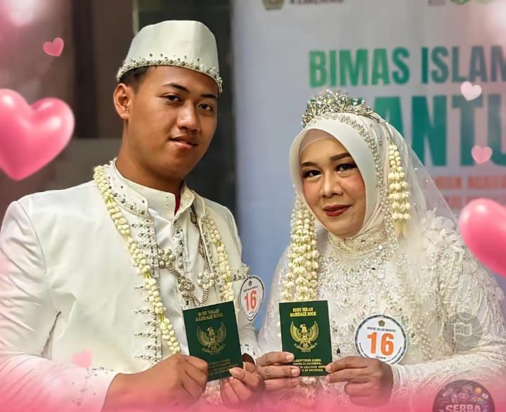 Viral! Berawal dari Kenalan di Media Sosial, Pemuda 22 Tahun Resmi Nikahi Janda 50 Tahun