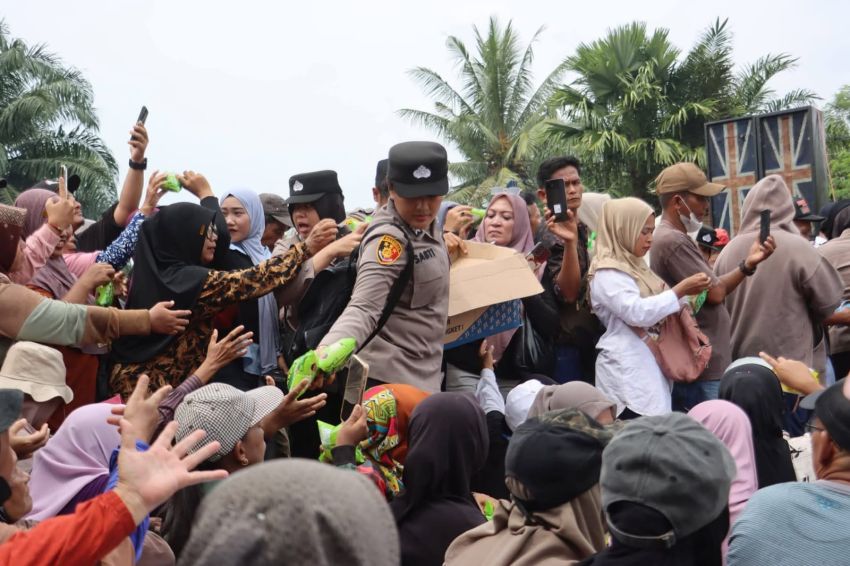Kapolres Langkat Hadiri Aksi Penyampaian Aspirasi Korban Banjir Besitang