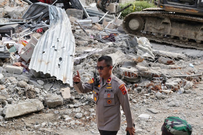 Dahsyatnya Ledakan di Rumah Mewah Grand Polonia, Lihat Foto-foto Evakuasi Korban