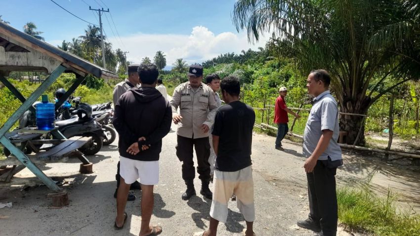 Polsek Sorkam Tindak Aksi Pungutan Liar Kendaraan di Kawasan Pantai Binasi