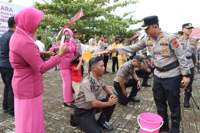 Selamat! 32 Personel Polri dan ASN Polres Tapanuli Tengah Terima Kenaikan Pangkat