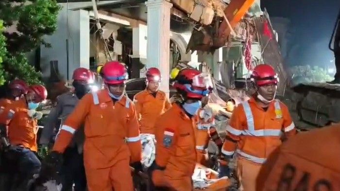 1 Wanita Korban Rumah Mewah Meledak Ditemukan Tewas, 2 Masih Dicari di Reruntuhan