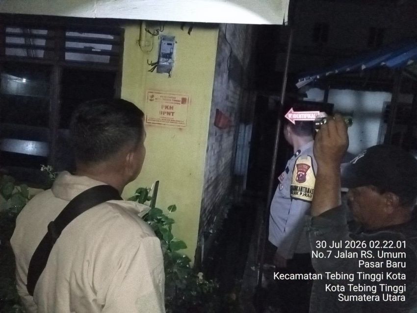 Polres Tebing Tinggi Cek TKP Kebakaran Rumah di Jalan Rumah Sakit Umum