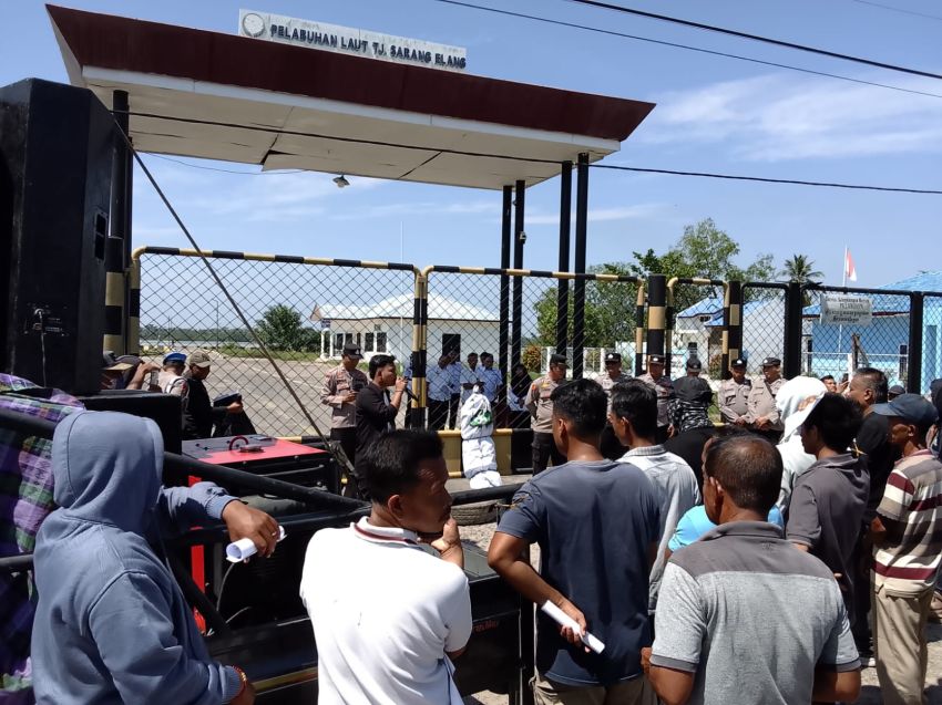 Aktivis SPPPLU Desak Hentikan Sementara Bongkar Muat CPO PT HPP di UPP III Tanjung Sarang Elang