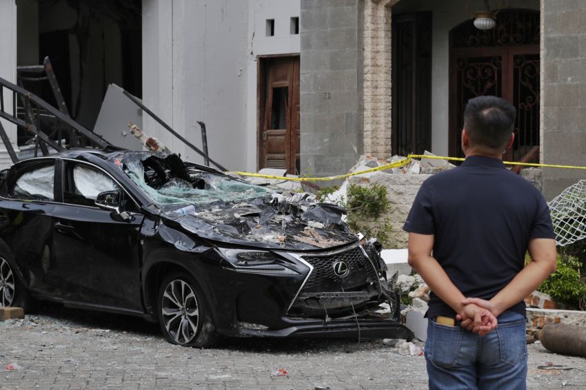 Dahsyatnya Ledakan di Rumah Mewah Grand Polonia, Lihat Foto-foto Evakuasi Korban