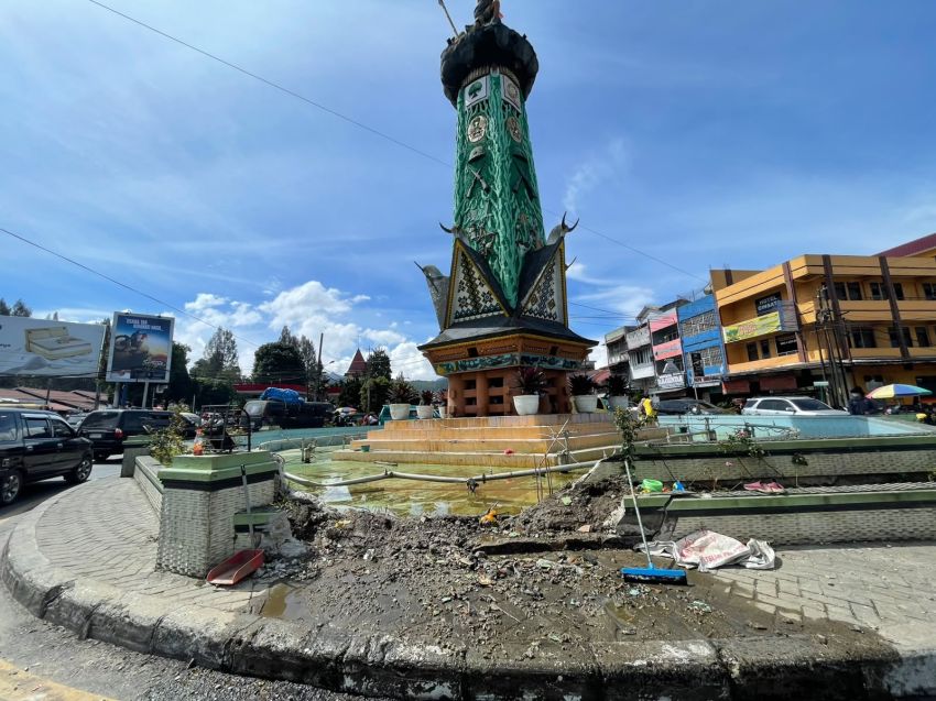 Truk CPO Hantam Tugu Perjuangan Berastagi, Ada Apa Gerangan ?