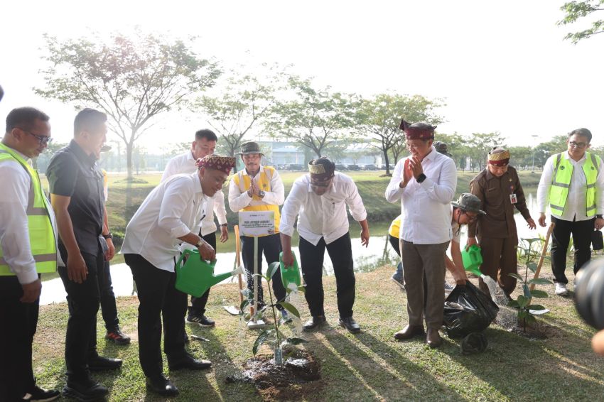 Menteri Lingkungan Hidup-PTPN IV PalmCo Luncurkan Gerakan Tanam 1,5 Juta Pohon