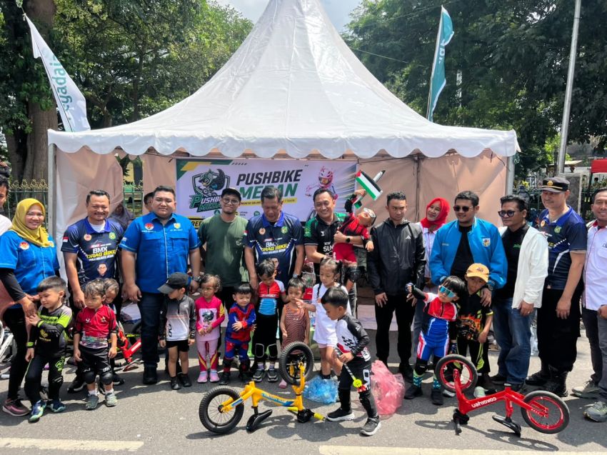 Ratusan Pebalap Sepeda Adu Cepat di Ajang BMX Drag Bike Piala Wali Kota Medan