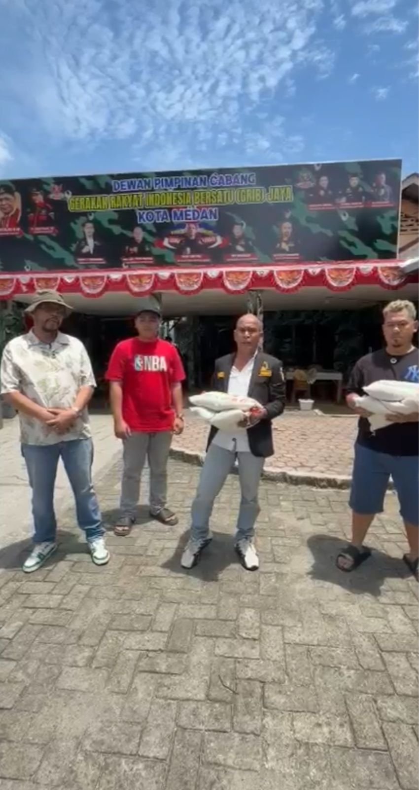DPC GRIB Jaya Kota Medan Terima Bantuan Beras dari Warga untuk Operasional Dapur Umum Makan Gratis