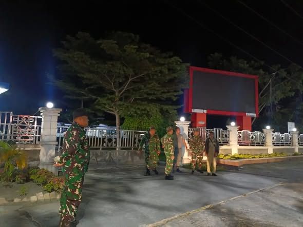 Patroli Siskamling Koramil 14/Raya Perkuat Sinergi dengan Warga