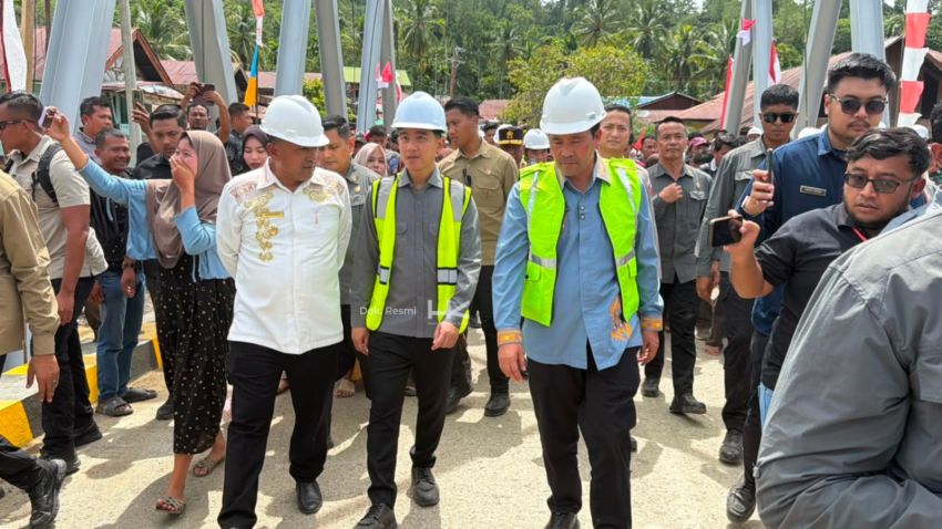 Wapres Tinjau Proses Rehabilitasi Jembatan Lumut di Aceh