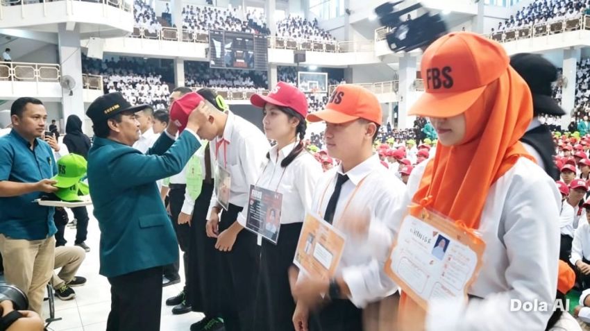 Rektor UNIMED Kukuhkan 10.046 Mahasiswa Baru  dalam PKKMB 2026