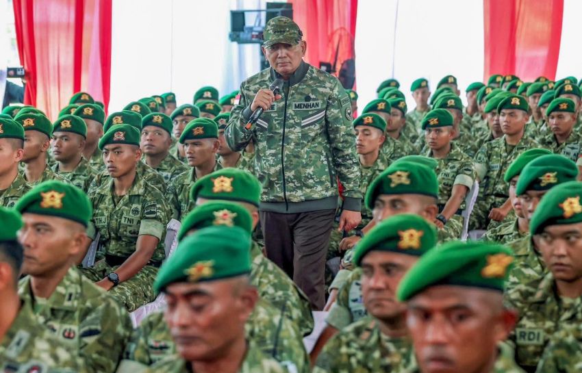 Menteri Pertahanan Sjafrie Sjamsoeddin Tinjau Yonif TP 902/Sri Paduka Gocah di Dolok Masihul,