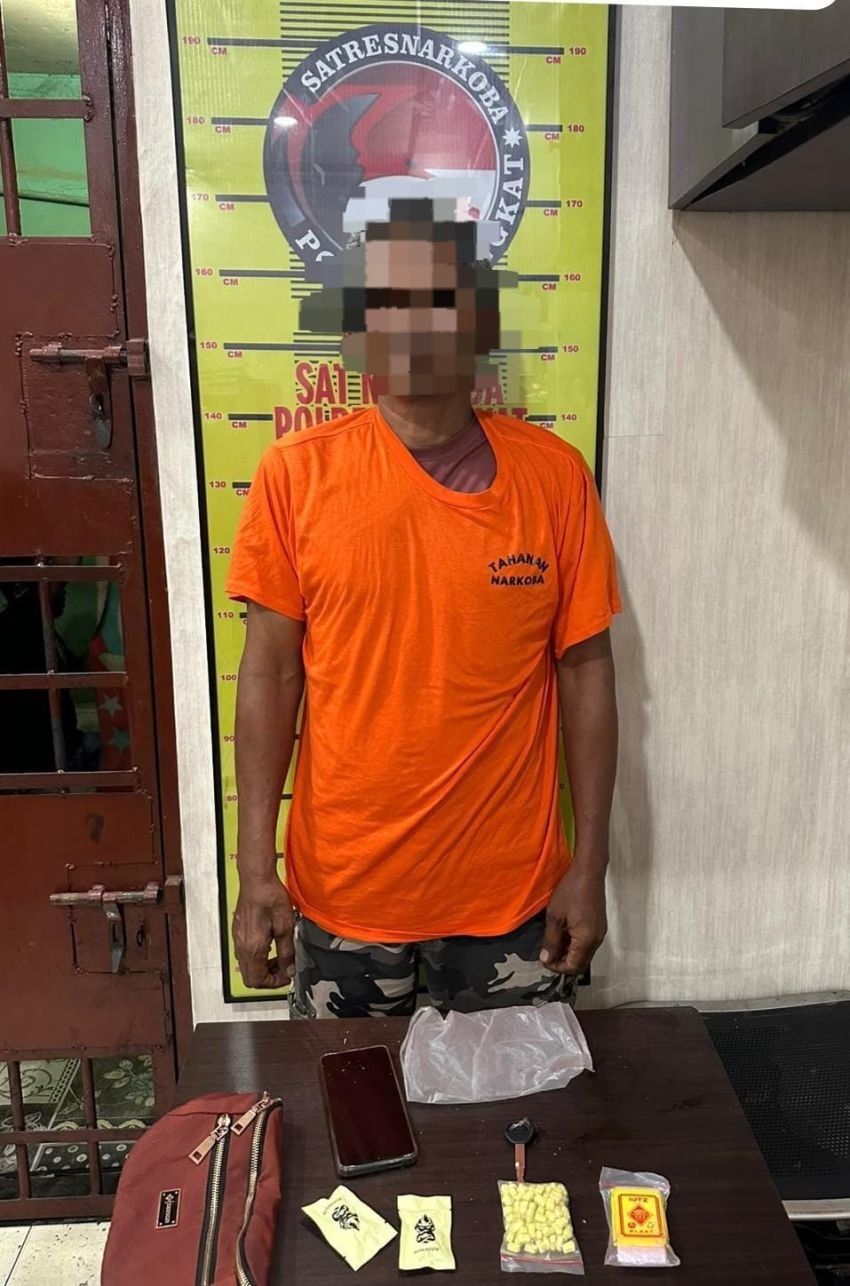 Satres Narkoba Polres Langkat Ciduk Pria Bawa 100 Butir Diduga Ekstasi dan Pod Getar