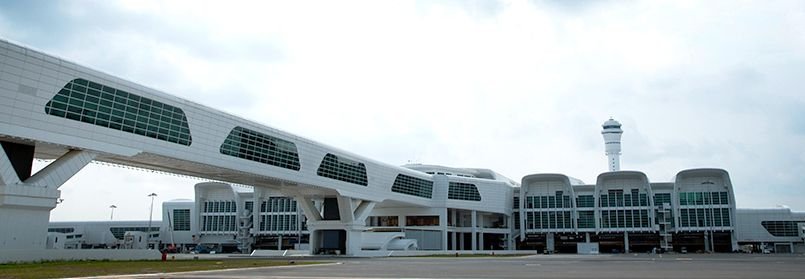 Astaga! Mayat Pria Muda Tanpa Identitas Ditemukan dalam Ruang Penyimpanan Ban Pesawat
