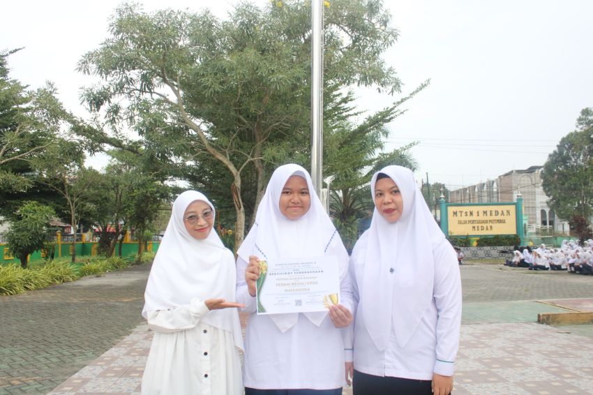Siswi MTsN 1 Medan Raih Emas Matematika Tingkat Nasional