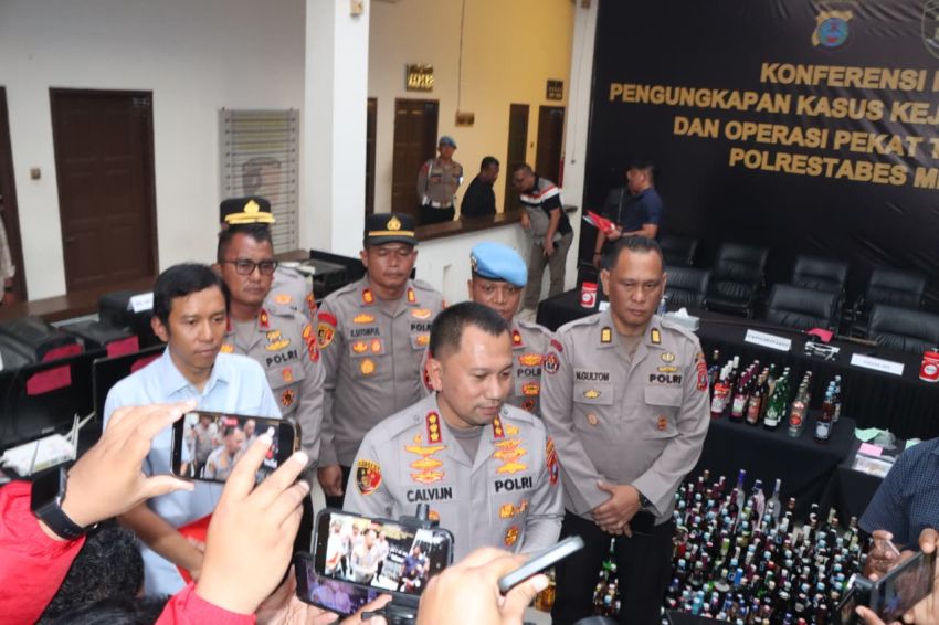 Tembak Kepala Pakai Pistol Revolver di Kamar Mandi