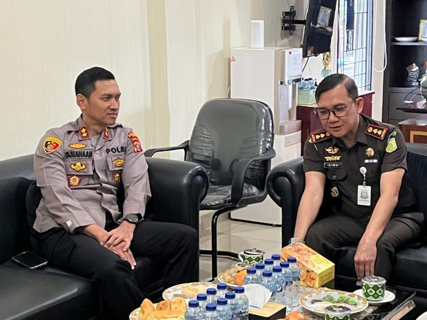 Kapolres AKBP Otniel Siahaan Sambangi Kajari Dairi