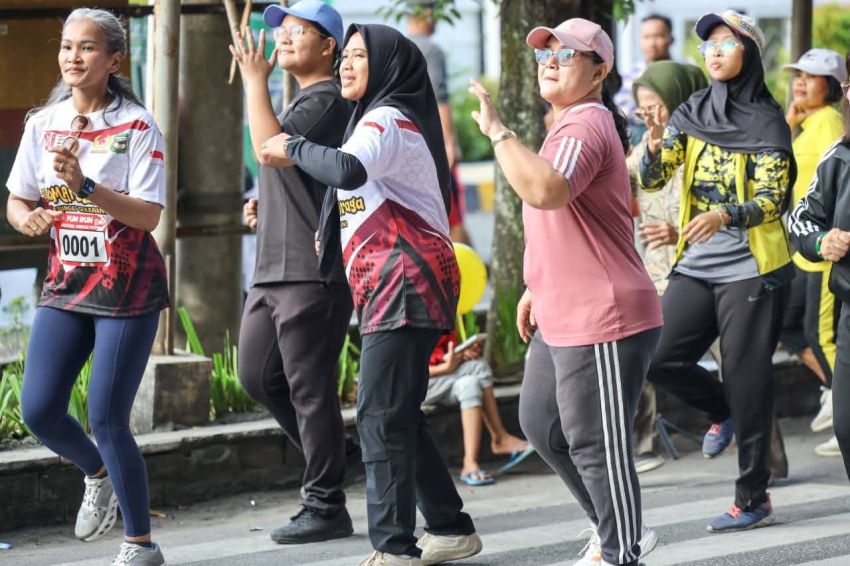 Pemenang Fun Run dan Pekan Olahraga Merah Putih Terima Hadiah dari Wali Kota Pematangsiantar dan Forkopimda