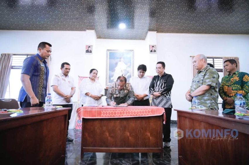 Kunjungi Moderamen GBKP, Bupati Karo Serahkan Surat Pernyataan Resmi Penyerahan Aset RSUD Kabanjahe