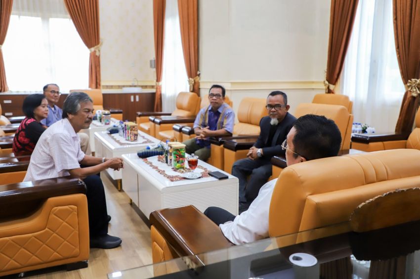 Wesly Silalahi Terima Panitia Sudirman Cup 7 dan Pesta Olob Olob 123 Resort Siantar GKPS Jalan Sudirman