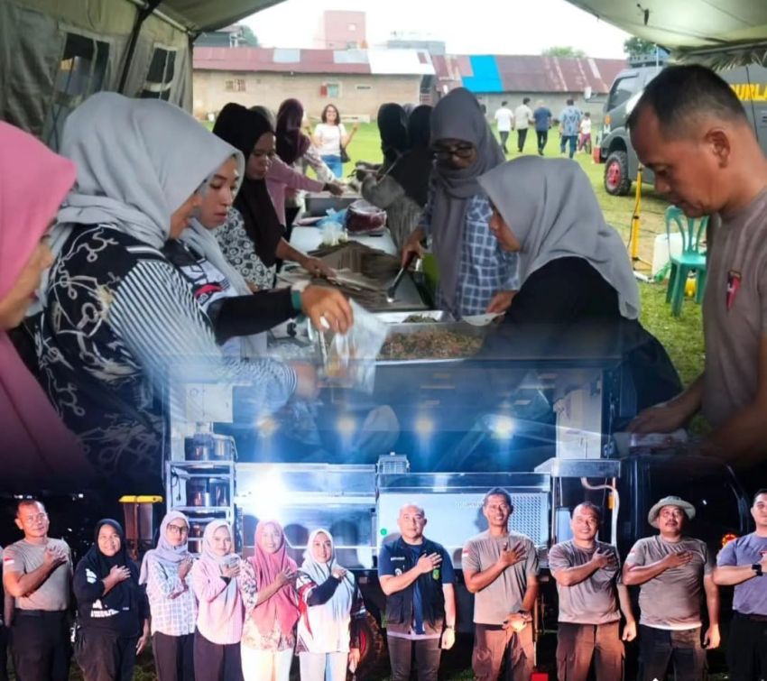 Satuan Brimob Polda Sumut Salurkan 1.000 Porsi Makanan untuk Warga Terdampak Puting Beliung di Medan Johor