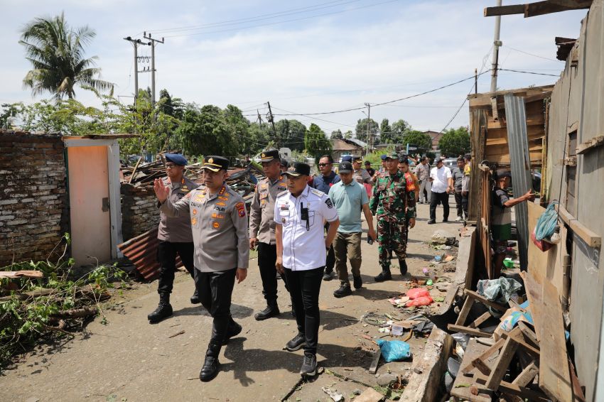 150 Rumah di Medan Johor Diterjang Puting Beliung, Kapolrestabes Medan Turun Tinjau Lokasi