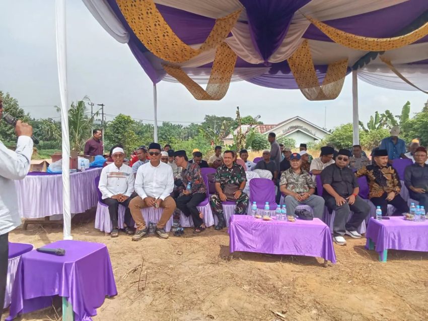 Babinsa Koramil 06/Perdagangan Hadiri Peletakan Batu Pertama Masjid Al Toha