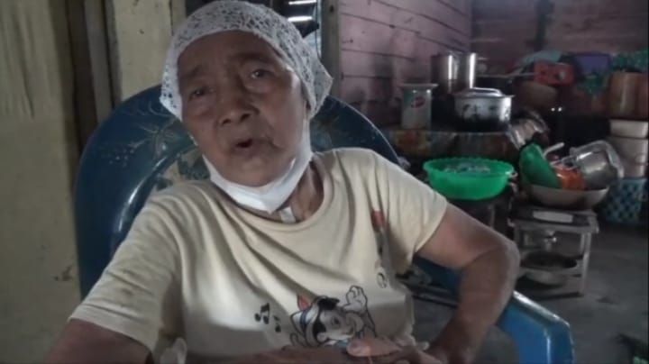 Kisah Nek Emi Diusir Cari Botol Bekas Saat Peringatan HUT Ke-81 Kemedekaan RI