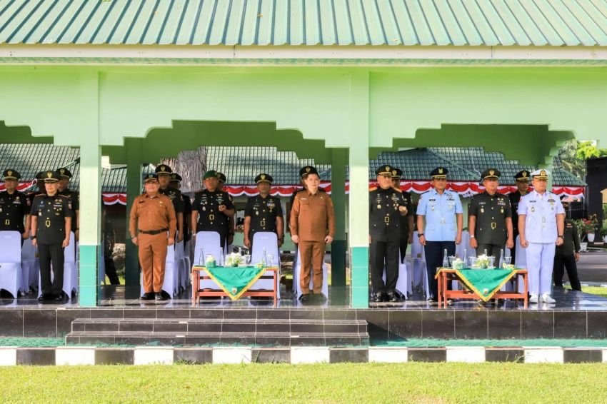 Wesly Silalahi Diwakili Staf Ahli Hamdani Hadiri Penutupan Dikmaba Inf TNI AD Gelombang II TA 2026 Rindam I/BB