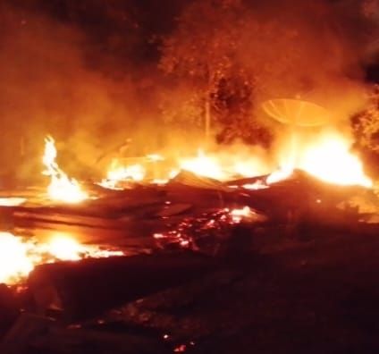 Malam Mencekam di PTPN IV Ajamu, Satu Kopel Rumah Karyawan Dilalap Api.