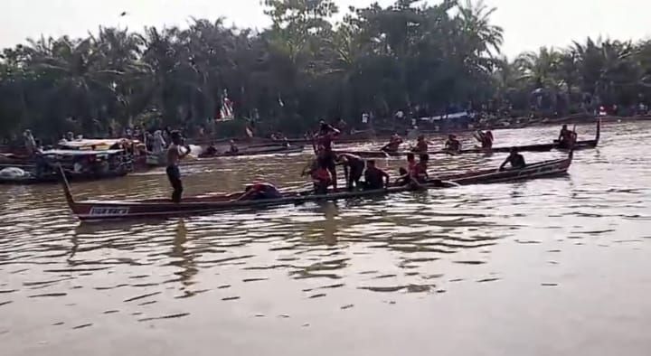 Selebrasi Diduga Tak Senonoh Warnai Final Lomba Dayung Sampan di Pematang Cengal Langkat