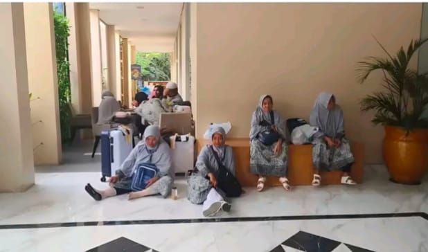 30 Jamaah Umrah Asal Mandailing Natal Terlantar di Kualanamu