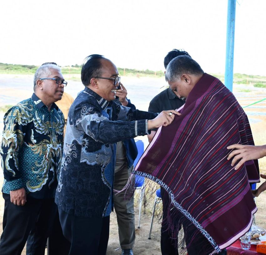 Wakil Bupati dan Dirjen Hortikultura Kementan Tanam Bawang Putih, Dorong Samosir Jadi Sentra Swasembada Pangan