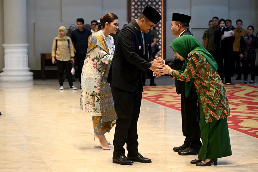 Gubernur Bobby Lantik Timur Tumanggor Jadi Pj Sekda, Ingatkan Jaga OPD dan Pengelolaan Anggaran