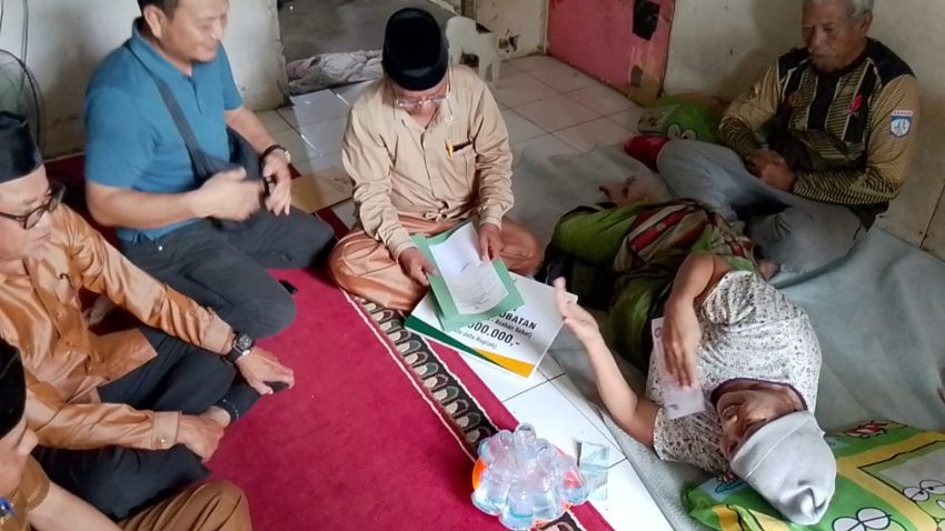 Kwarcab dan Baznas Asahan Bantu Biaya Pengobatan Istri Penjaga Kantor Pramuka