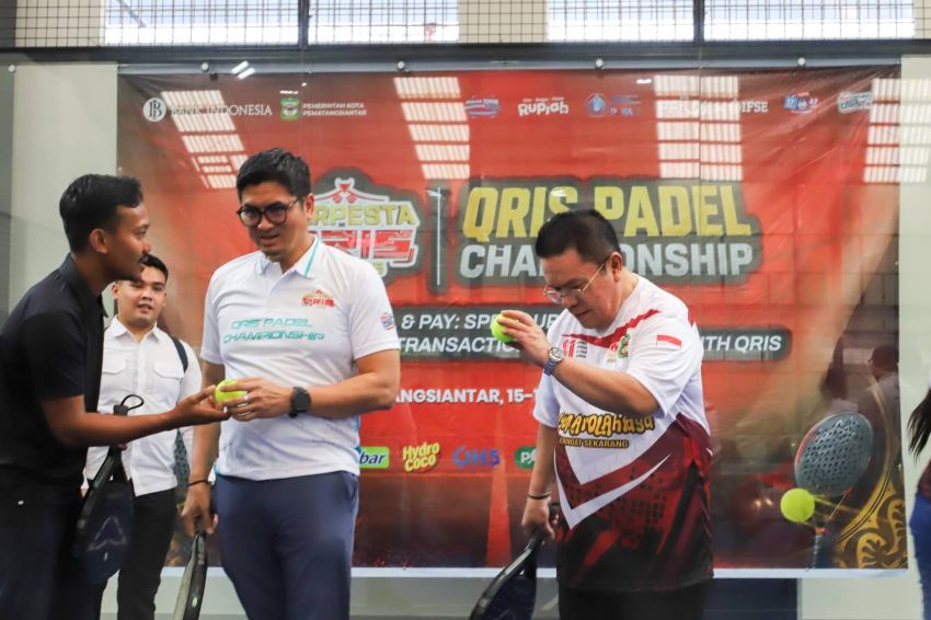 Wali Kota Wesly Servis Bola Perdana, Tandai Pembukaan Kompetisi QRIS Padel Championship Tahun 2026