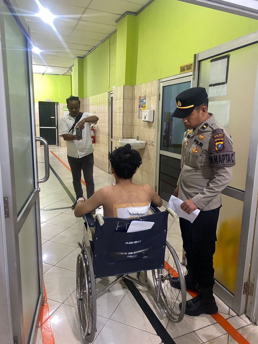 Asyik Duduk di Loket Sempati Star, Pria di Binjai Dibacok OTK Bersenjata Tajam