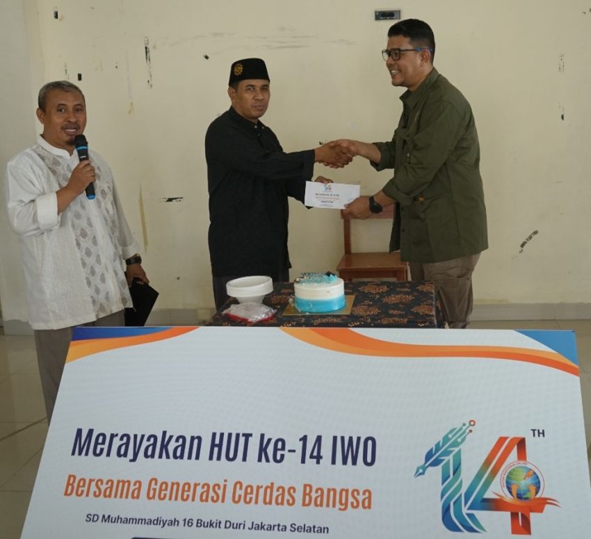 Rayakan HUT ke 14 IWO Bantu Beasiswa  SD Muhammadiyah Bukit Duri