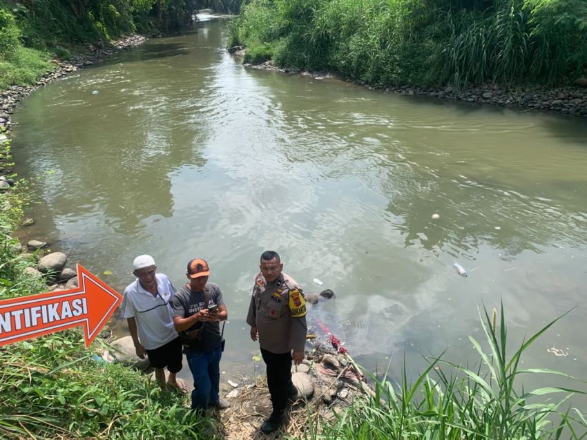 Polsek Medan Area Evakuasi Mayat Pria Pinggir Sungai Denai: Tak Ada Tanda Kekerasan, Diduga Kesetrum Alat yang Digunakan