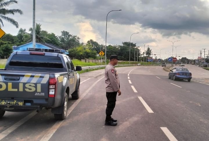 Personel Polres Sibolga Siagakan Pengaturan Pagi, Pastikan Kelancaran Arus Lalin Saat Jam Sibuk